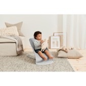 Balansoar BabyBjorn Bliss Light Grey cu aspect delicat de petala, tesatura matlasata (Gri)