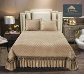 Cuvertura pat dublu, 3 piese, Catifea Matlasata cu Broderie Aurie, 250x270cm, Jojo Home, Bej