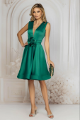 Rochie de ocazie eleganta verde in clos cu floare in talie