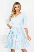 Rochie de zi bleu ciel cu imprimeu floral si nasturi decorativi