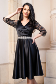 Rochie eleganta midi in clos neagra cu maneci din tulle brodat